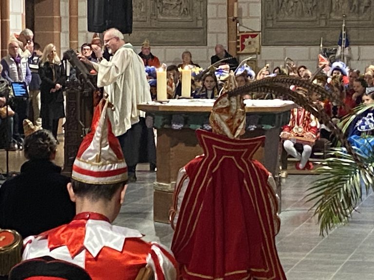 Karnevalistisch mit viel Herz